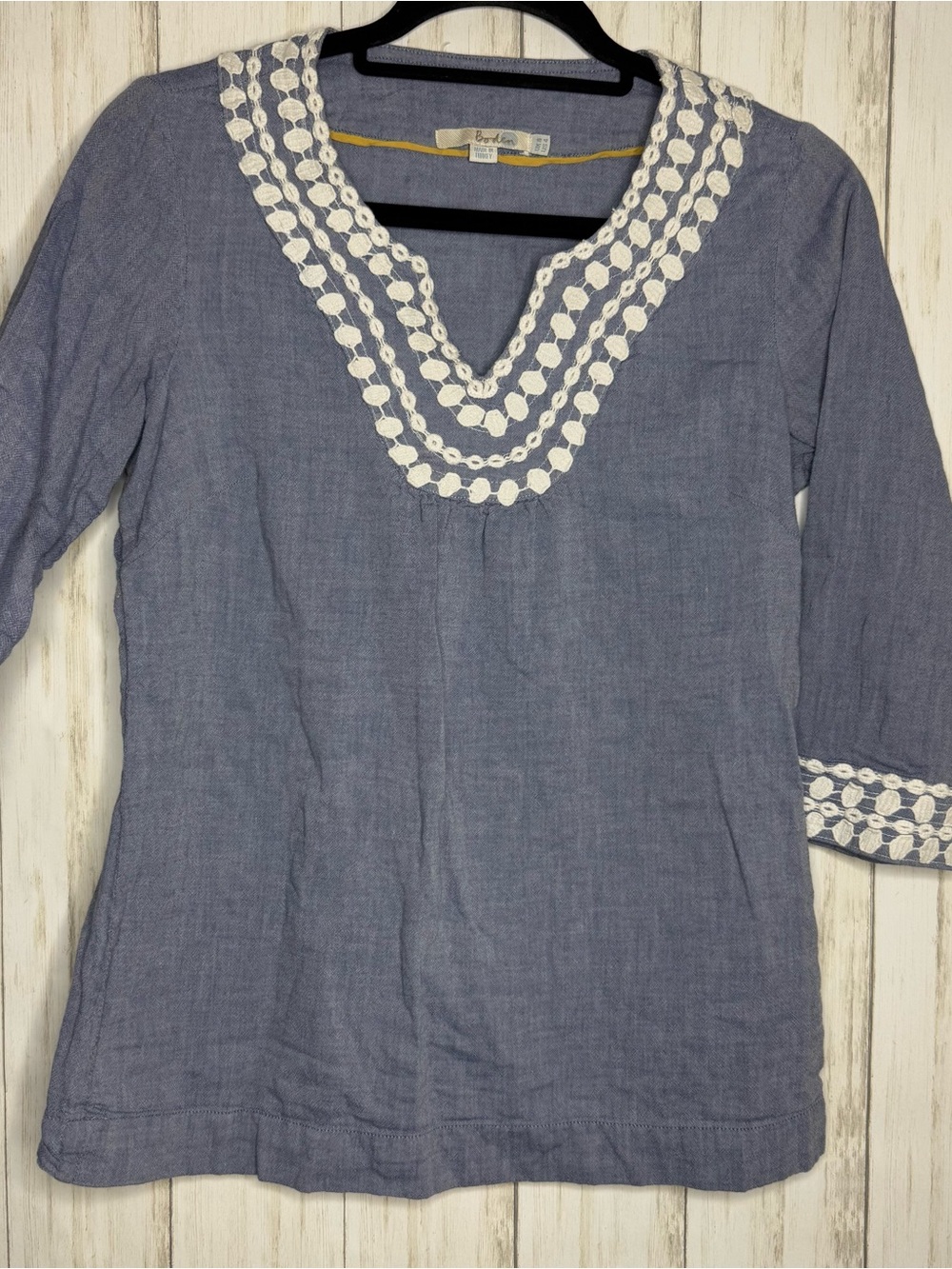 Anthropologie Boden Chambray Blue Embroidered V-Neck Top US 4